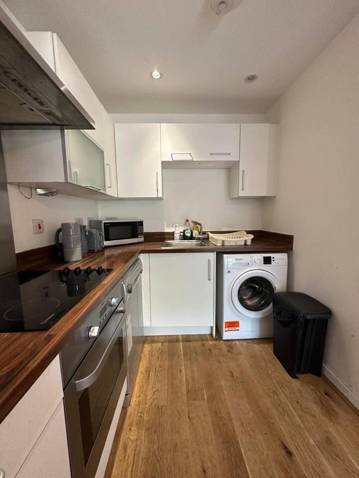 New Build 2 Bedroom With 2 Bath In London Exterior photo