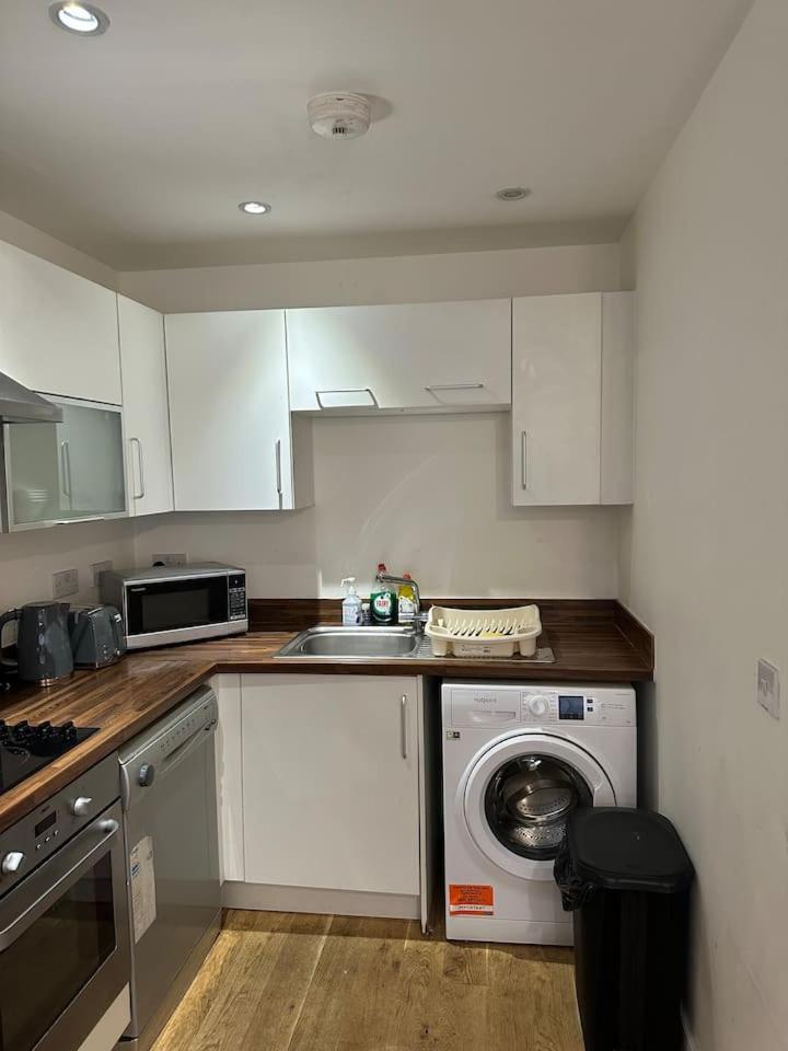New Build 2 Bedroom With 2 Bath In London Exterior photo
