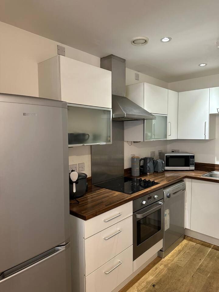 New Build 2 Bedroom With 2 Bath In London Exterior photo